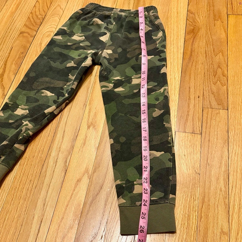 ✨ NIKE ✨ Little Boy’s Camo Set Joggers And Zip Up Hoodie Sweatshirt Sz M 5-6yrs - Picture 6 of 10